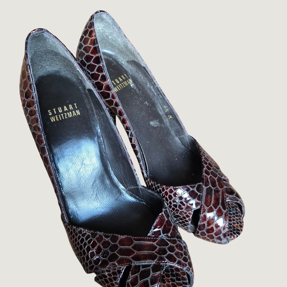 Stuart Weitzman Faux Snakeskin Patent Peep Toe Pumps Burgundy 6.5M Twee